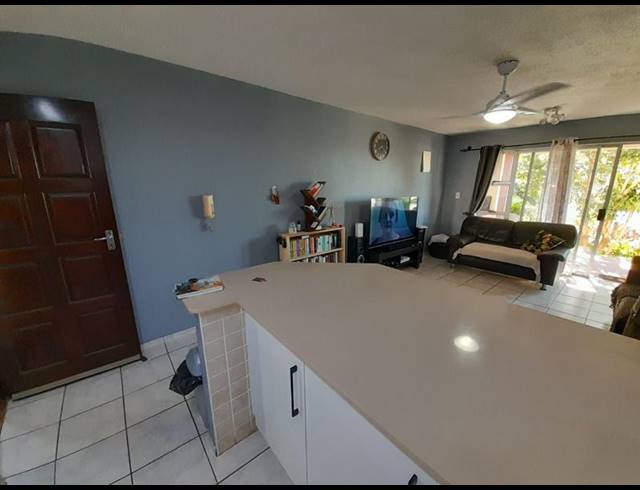 2 BEDROOM APARTMENT FOR SALE IN UVONGO BEACH